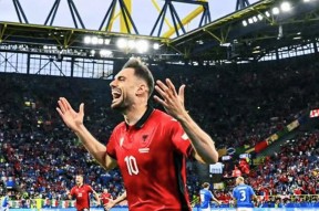 易游体育中心-包含阿尔巴尼亚客场悲剧，巴结大将受伤放弃继续比赛的词条